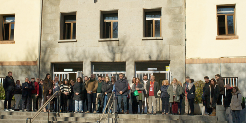 La Facultad guarda un minuto de silencio por el trágico accidente en Adamuz